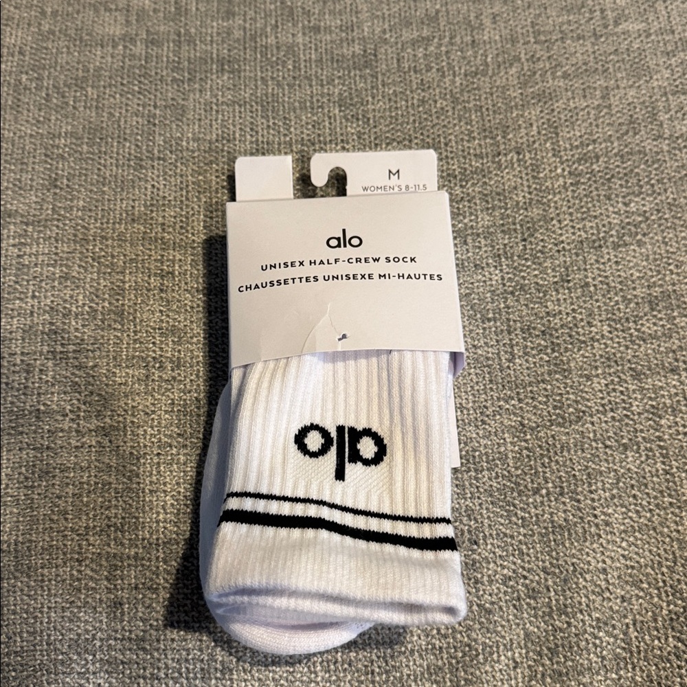 NWT. ALO Yoga White and Black Half-Crew Socks Size Medium